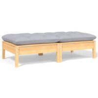 2-osobowa sofa ogrodowa z szarymi poduszkami, drewno sosnowe
